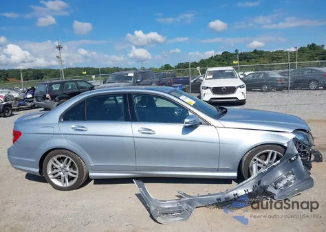 2013 Mercedes-Benz C 300 Sport 4Matic из США, поврежденный, VIN WDDGF8AB4DR257262